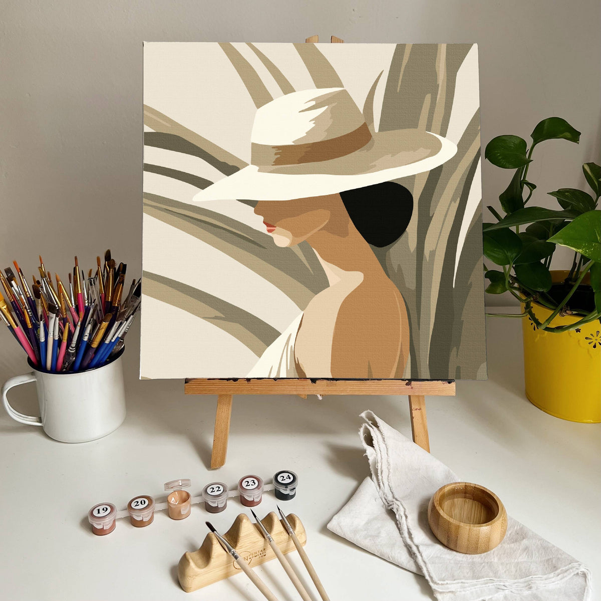 Mulher entre plantas  -  Pintar Números®