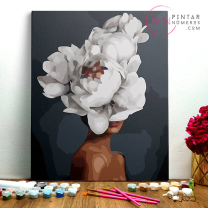 Woman with white flower - Pintar Números®