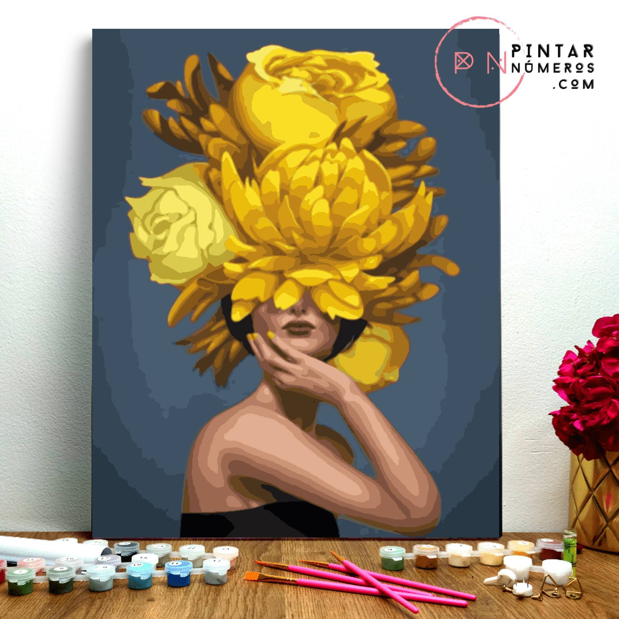 Mujer con flor amarilla -  Pintar Números®